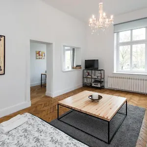 https://25-old-town-apartament.krakowhotelspoland.com